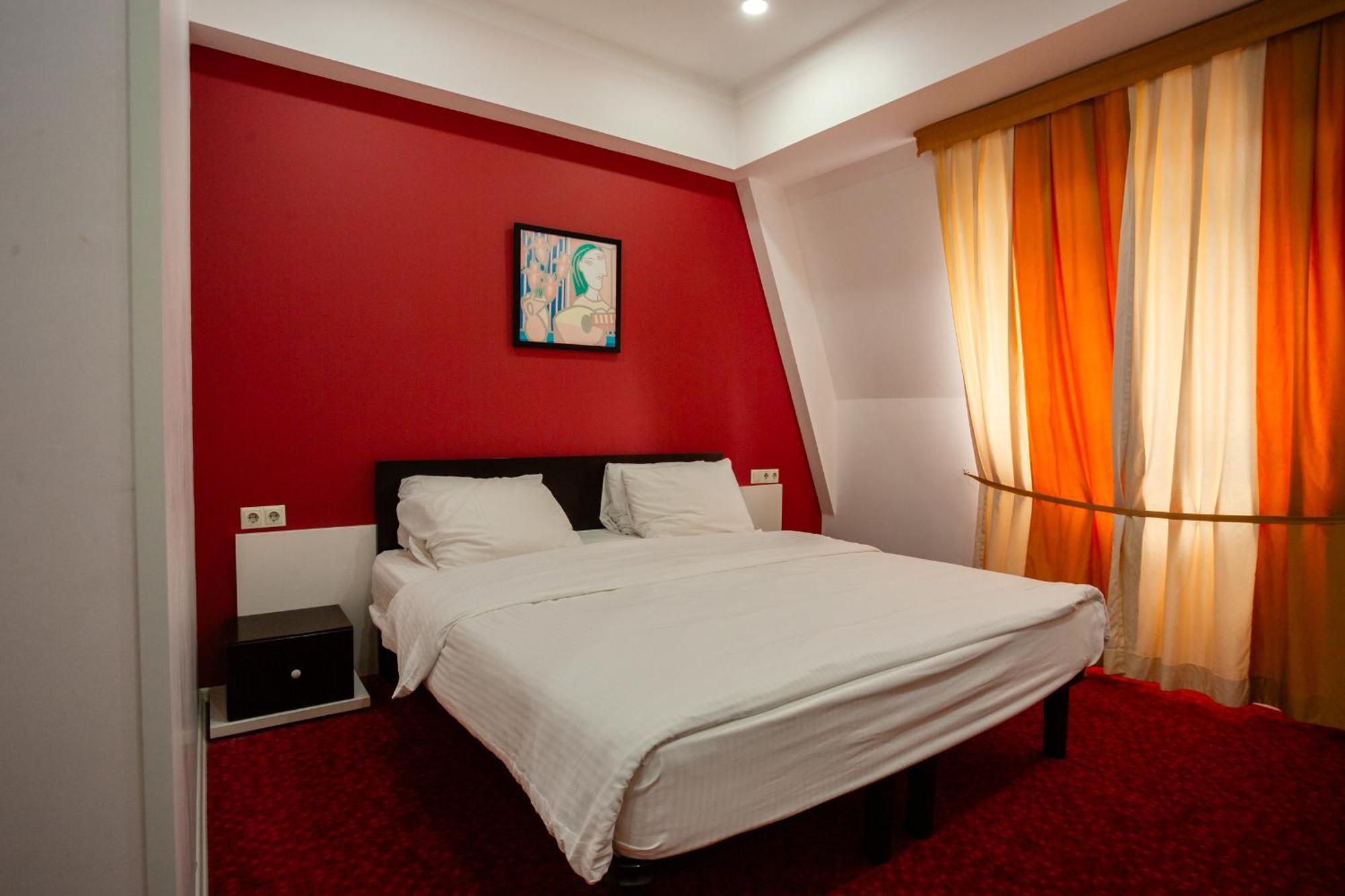 Piazza Four Colours Hotel Batumi Exterior photo