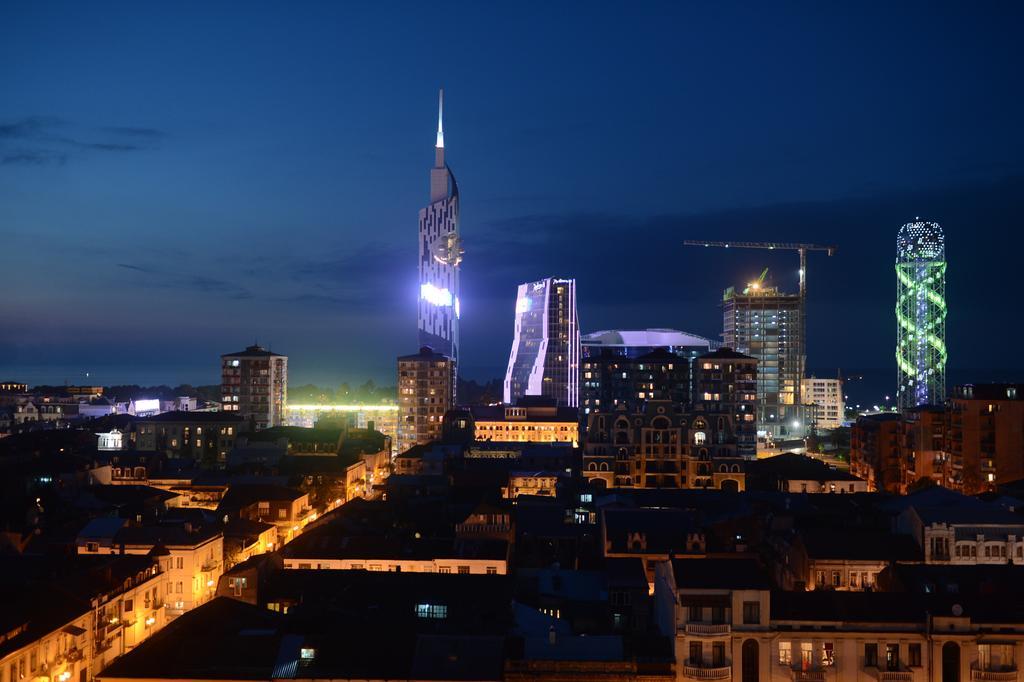 Piazza Four Colours Hotel Batumi Exterior photo