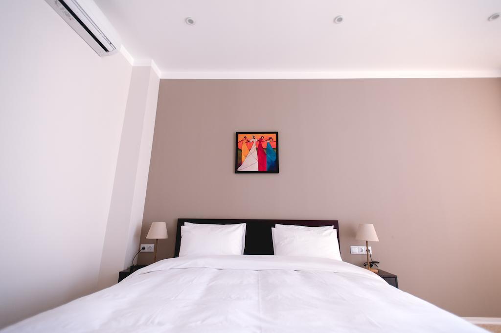 Piazza Four Colours Hotel Batumi Room photo
