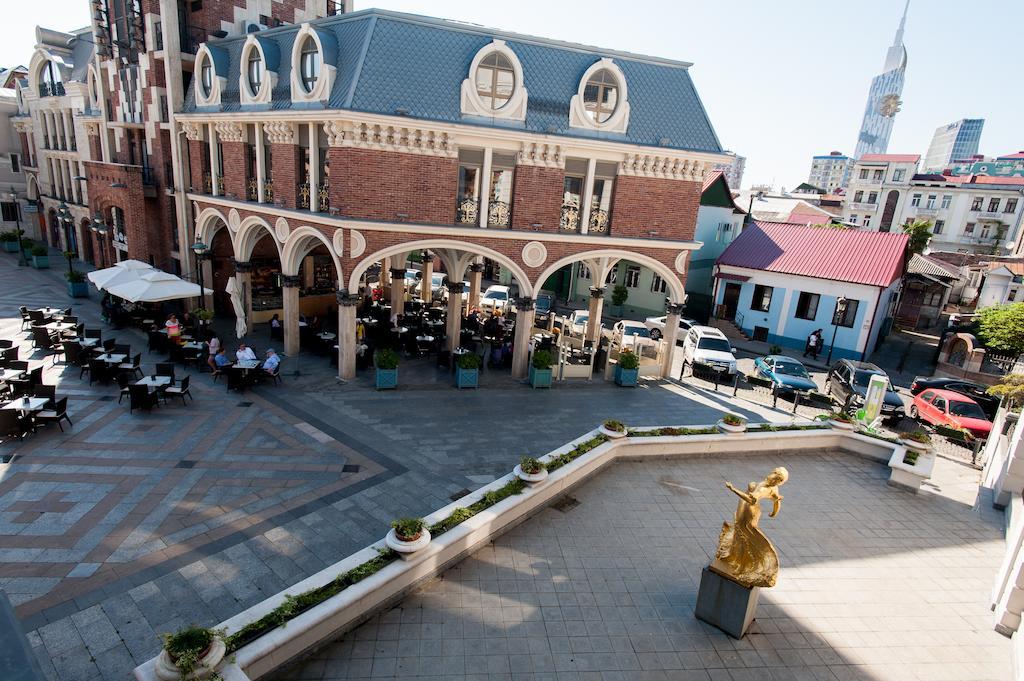 Piazza Four Colours Hotel Batumi Exterior photo