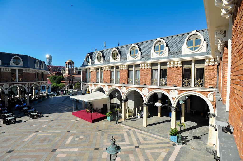 Piazza Four Colours Hotel Batumi Exterior photo