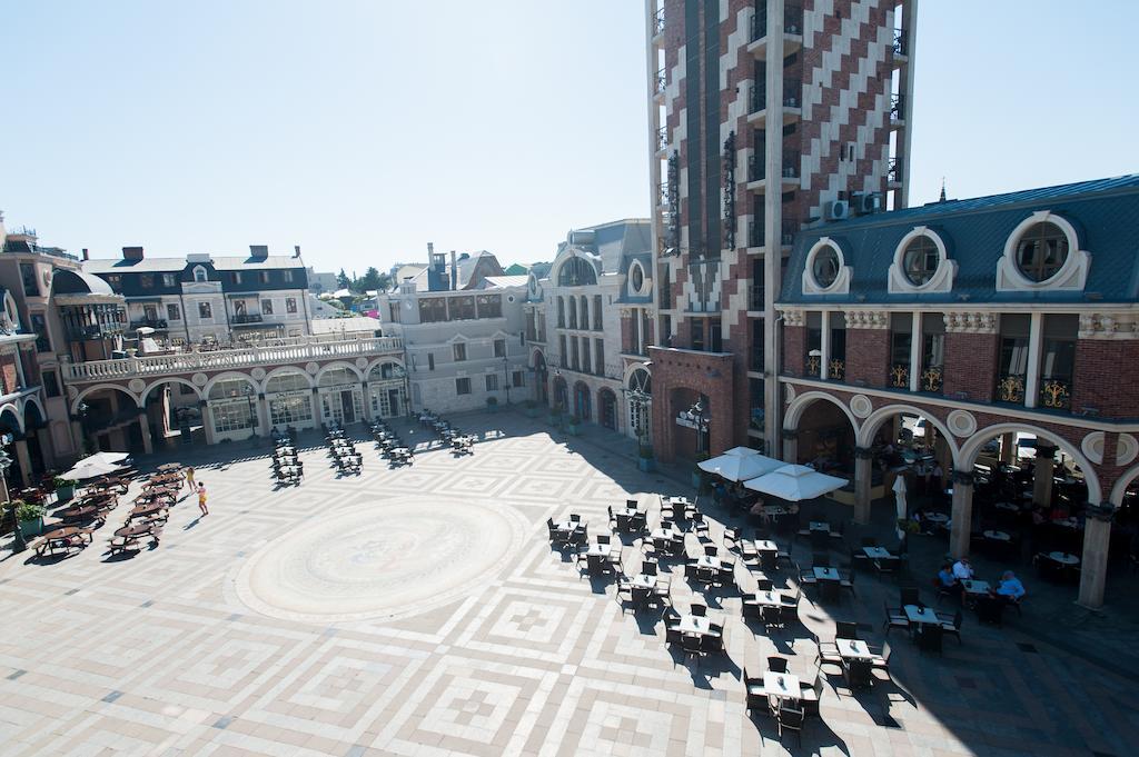 Piazza Four Colours Hotel Batumi Exterior photo